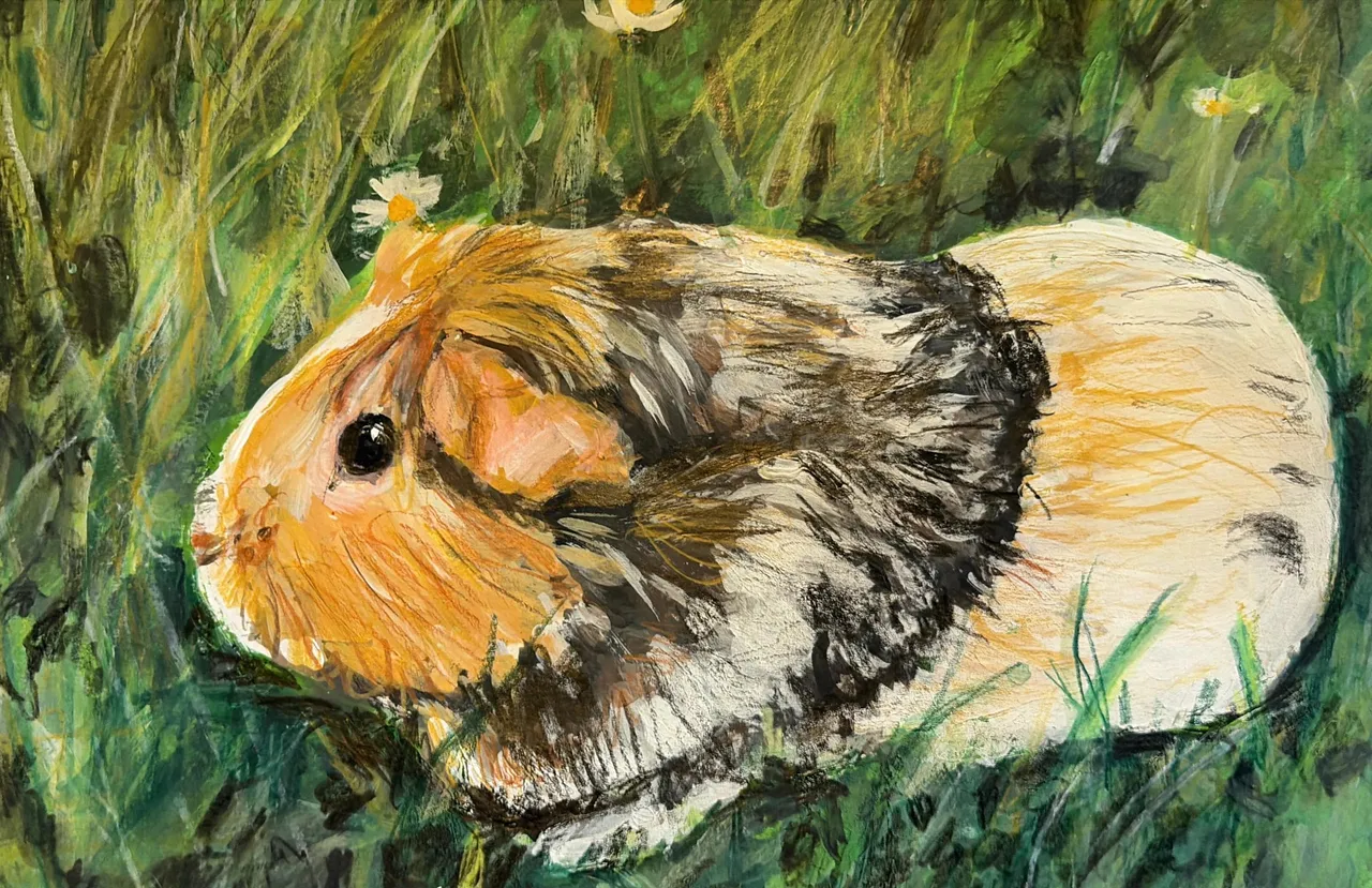 Gemälde eines dreifarbigen Meerschweinchens im grünen Gras mit einer kleinen gelben Blüte.